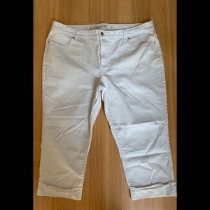 Jennifer Lopez White Denim Capris